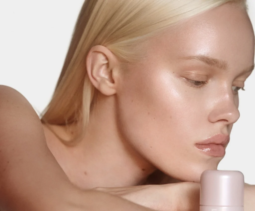 rhode | highlight milk (Iluminador líquido hidratante)